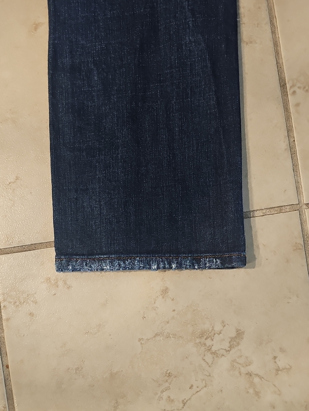Vera Wang Women Dark Blue Denim Jeans with Contrast Stitching - Picture 6 of 9